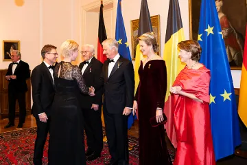 Bundesratspräsidentin Manuela Schwesig und ihr Ehemann Stefan Schwesig begrüßen auf Schloss Bellevue das belgische Königspaar sowie den Bundespräsidenten und seine Gemahlin.